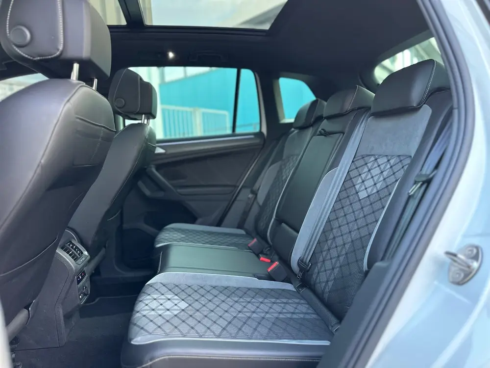 Volkswagen Tiguan 1.5 TSI R-Line Business+ PANO / 90.910 NAP uit 2022, foto 10