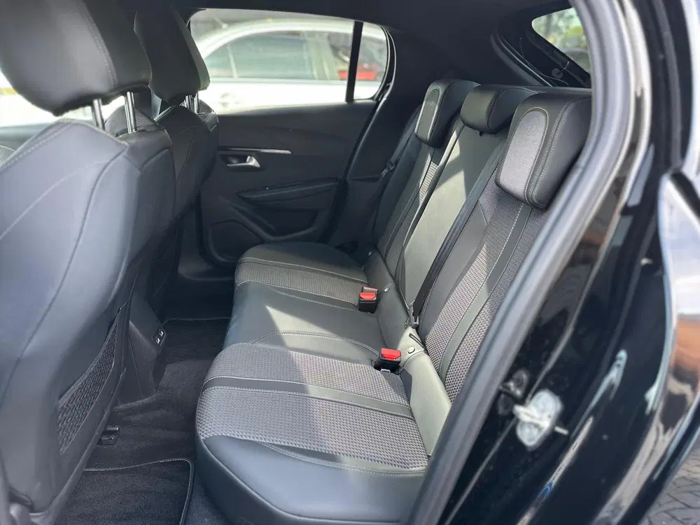 Peugeot 208 EV FULL ELECTRIC 50kWh 136pk GT line uit 2021, foto 4