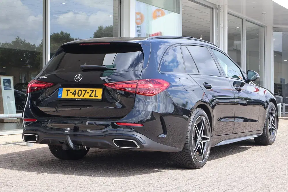 Mercedes-Benz C-Klasse 300e 313pk AMG Line uit 2023, foto 2