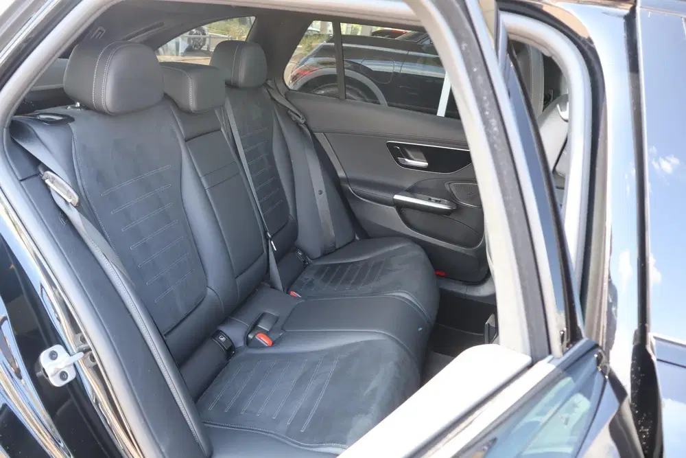 Mercedes-Benz C-Klasse 300e 313pk AMG Line uit 2023, foto 20