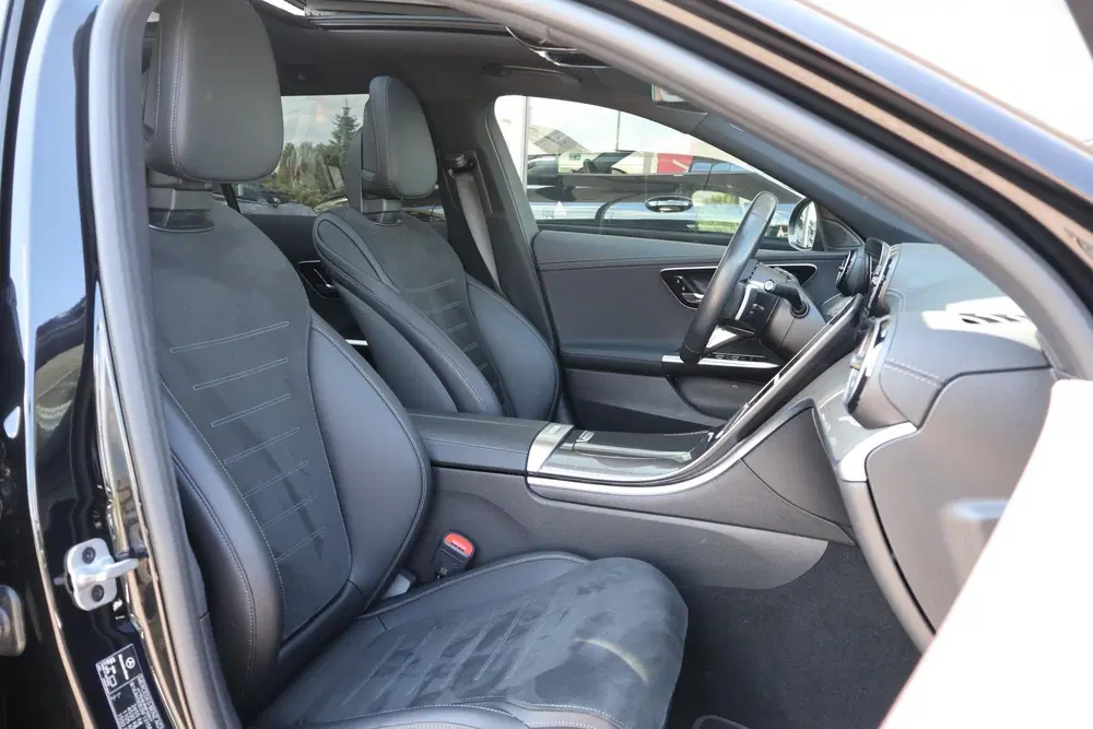 Mercedes-Benz C-Klasse 300e 313pk AMG Line uit 2023, foto 4