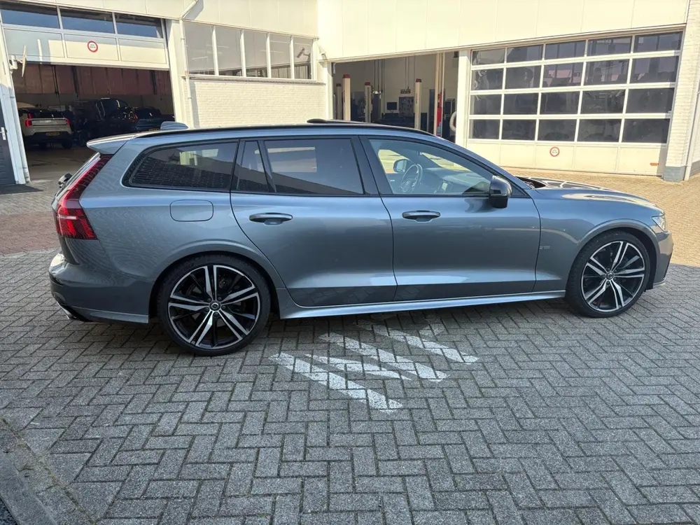 Volvo V60 2.0 T8 Twin Engine AWD R-Design uit 2019, foto 2