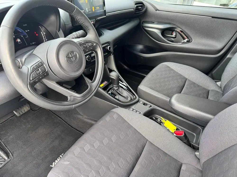 Toyota Yaris 1.5 Hybrid 115 Business Plus uit 2025, foto 6