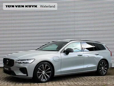 Volvo V60 2.0 T8 Plug-in hybrid AWD Plus Dark Automa uit 2026