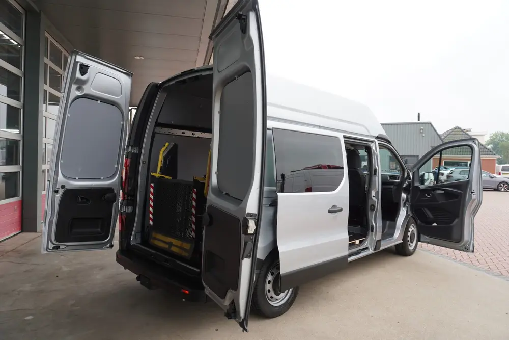 Renault Trafic 2.0 Blue dCi 170PK T30 L2H2 Rolstoelbus me uit 2024, foto 6