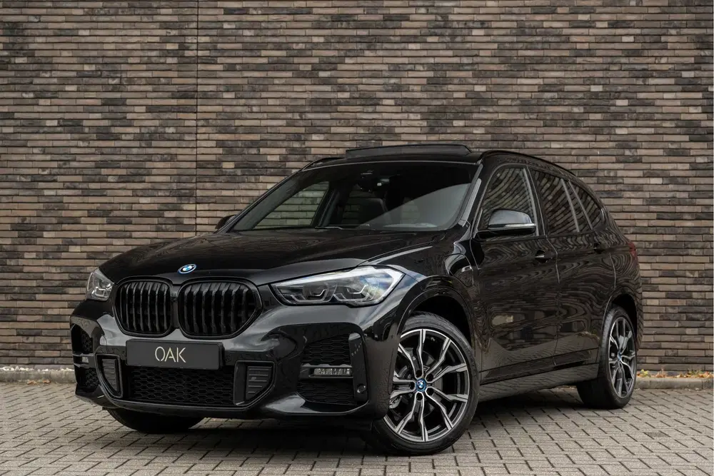 BMW X1 xDrive25e uit 2022, foto 2
