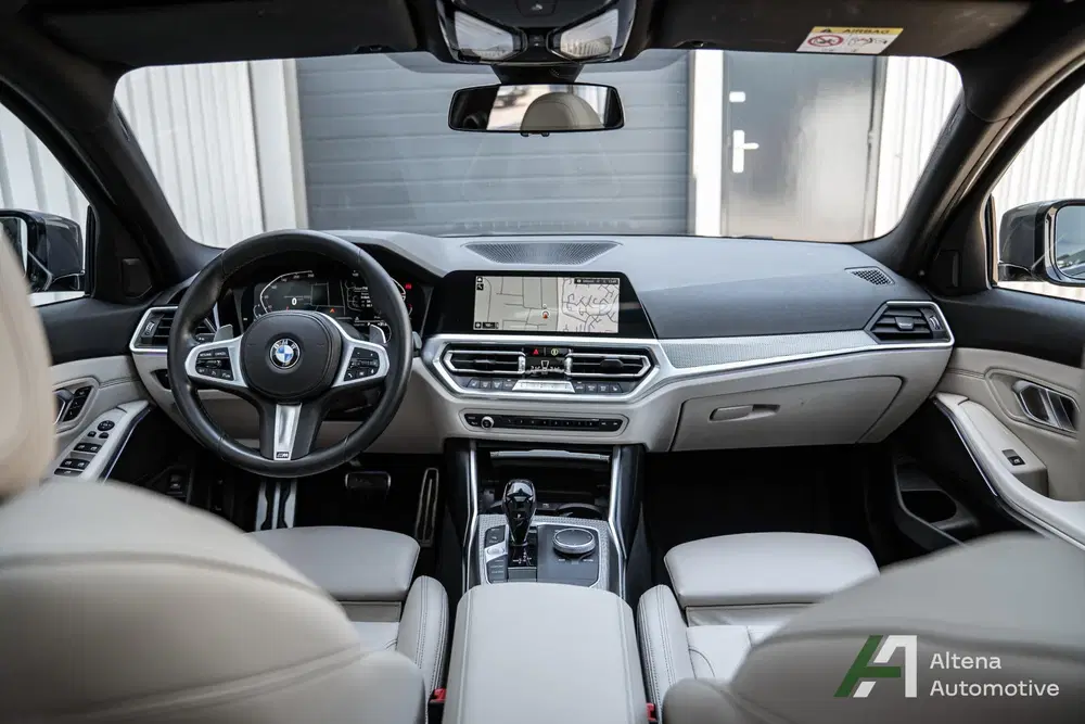 BMW 3-serie 330i xDrive High Executive M-Sport uit 2021, foto 14