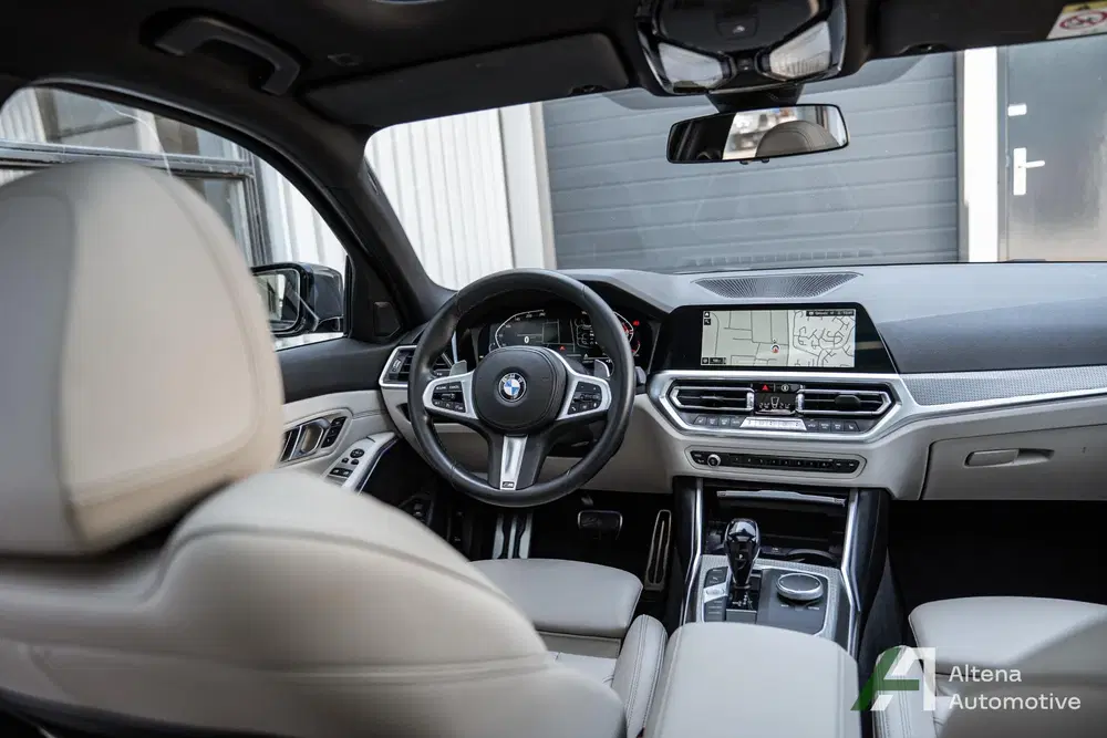 BMW 3-serie 330i xDrive High Executive M-Sport uit 2021, foto 15