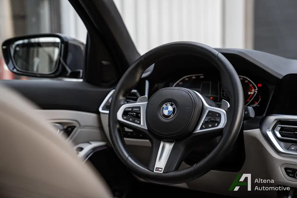 BMW 3-serie 330i xDrive High Executive M-Sport uit 2021, foto 16
