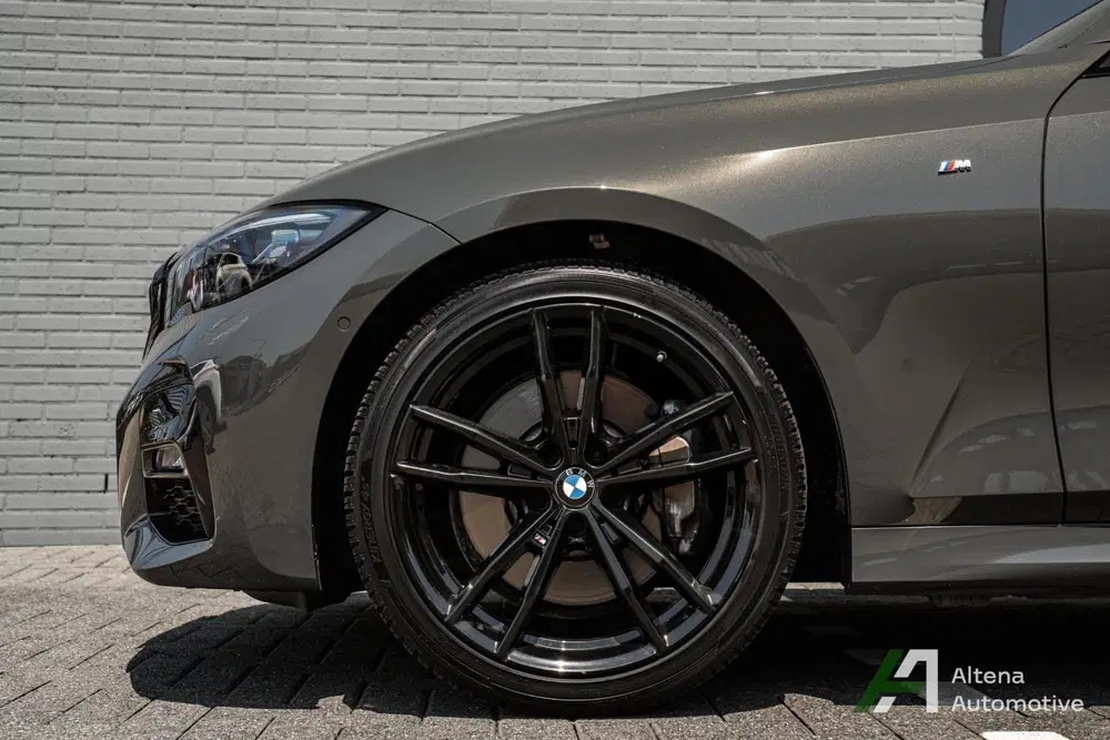 BMW 3-serie 330i xDrive High Executive M-Sport uit 2021, foto 3