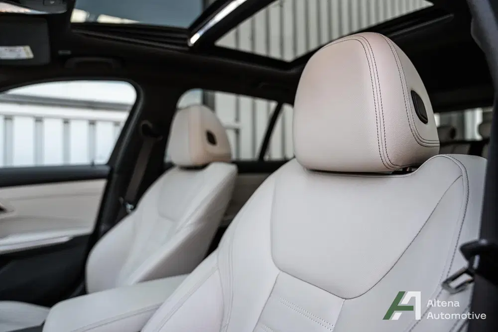 BMW 3-serie 330i xDrive High Executive M-Sport uit 2021, foto 7