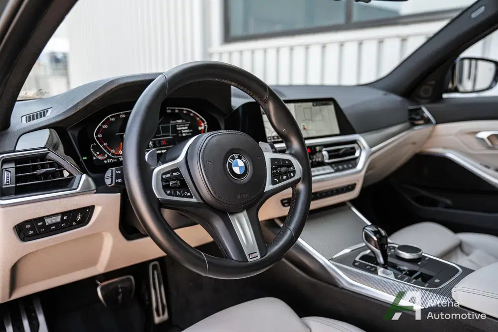 BMW 3-serie 330i xDrive High Executive M-Sport uit 2021, foto 9