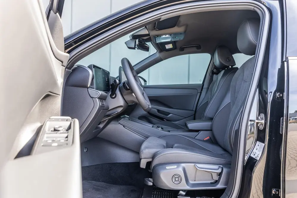 Volkswagen T-Roc 1.5 eTsi 115pk DSG Style First Edition | Tr uit 2026, foto 14