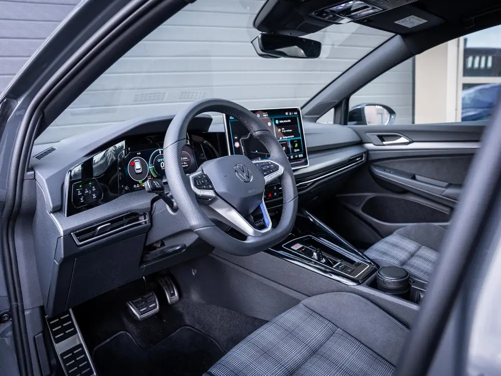 Volkswagen Golf 8.5 1.5 eHybrid GTE - Mistl. l Pano l 19'' l uit 2025, foto 2