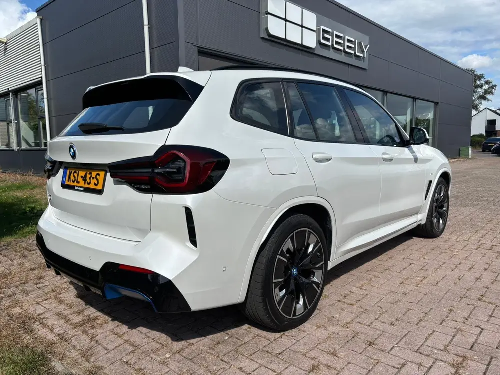 BMW iX3 High Executive 80 kWh 285 PK uit 2023, foto 5