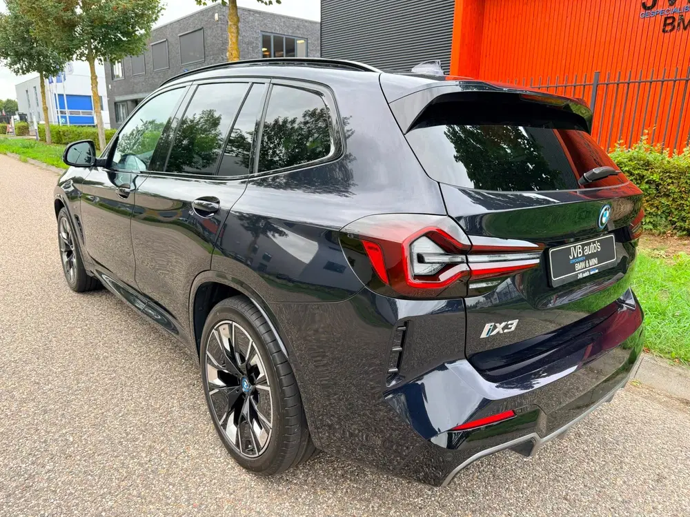 BMW iX3 Impressive uit 2025, foto 2