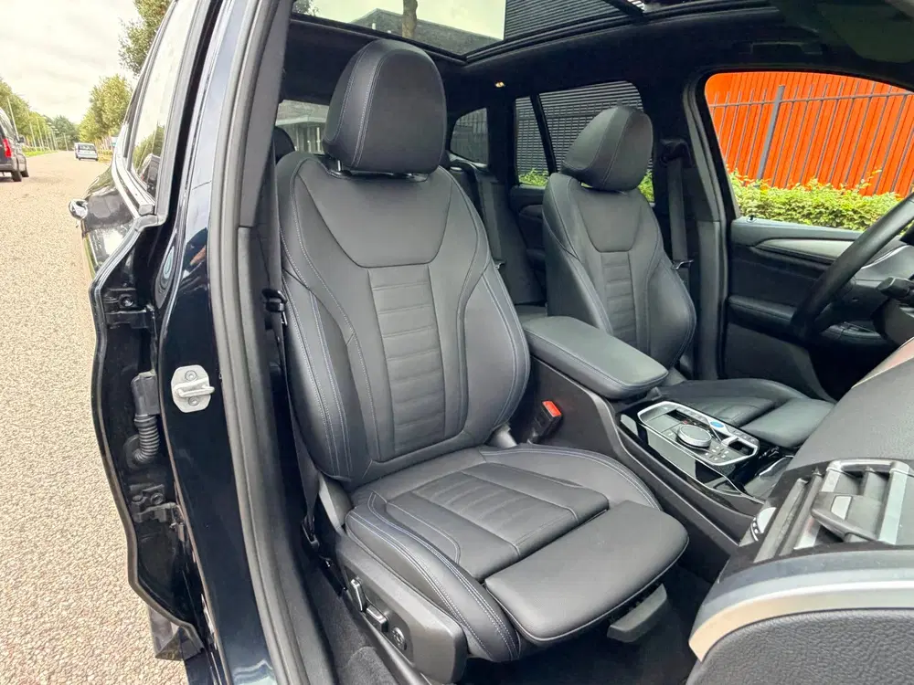 BMW iX3 Impressive uit 2025, foto 3