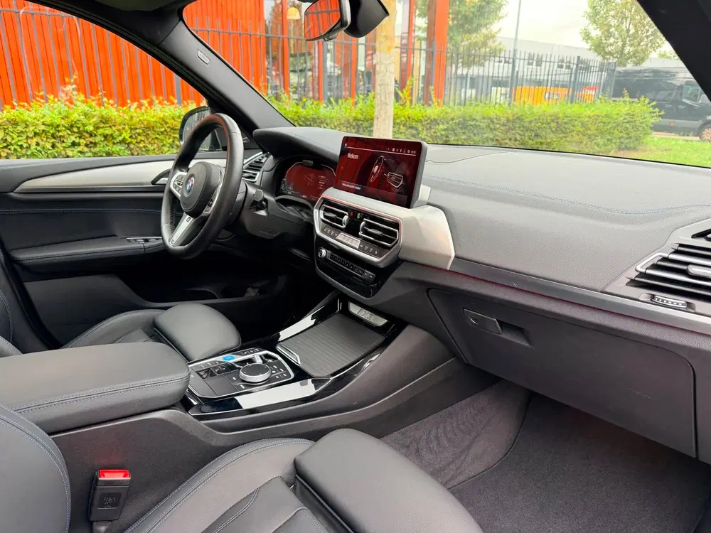 BMW iX3 Impressive uit 2025, foto 4