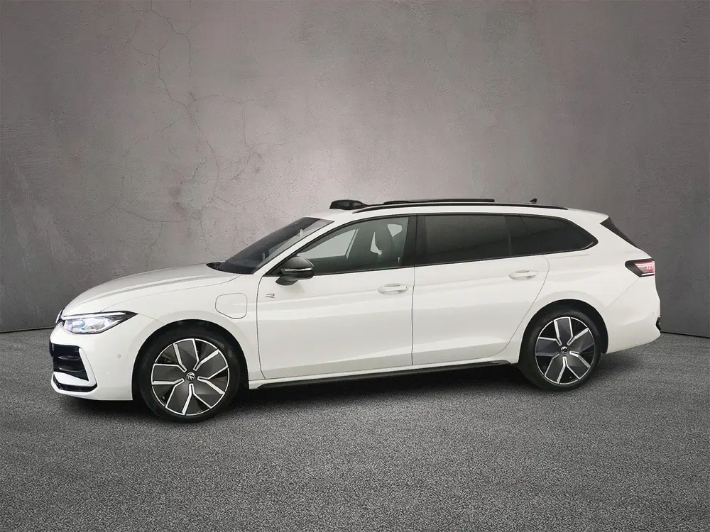 Volkswagen Passat Variant R-Line Edition 1.5 TSI eHybrid 272 uit 2026, foto 2