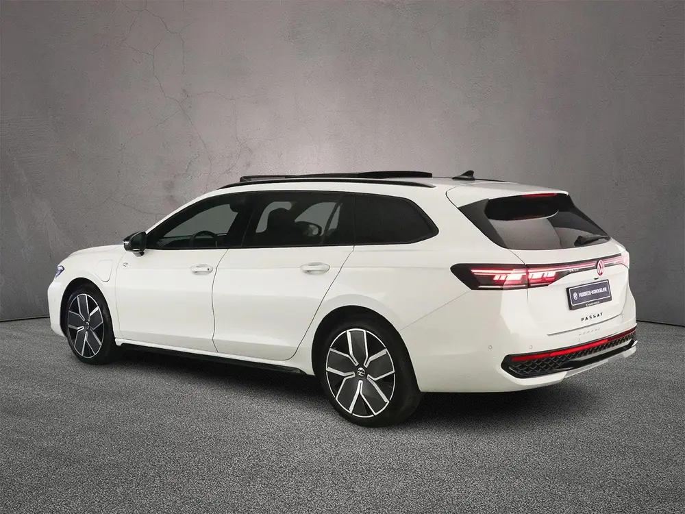 Volkswagen Passat Variant R-Line Edition 1.5 TSI eHybrid 272 uit 2026, foto 3