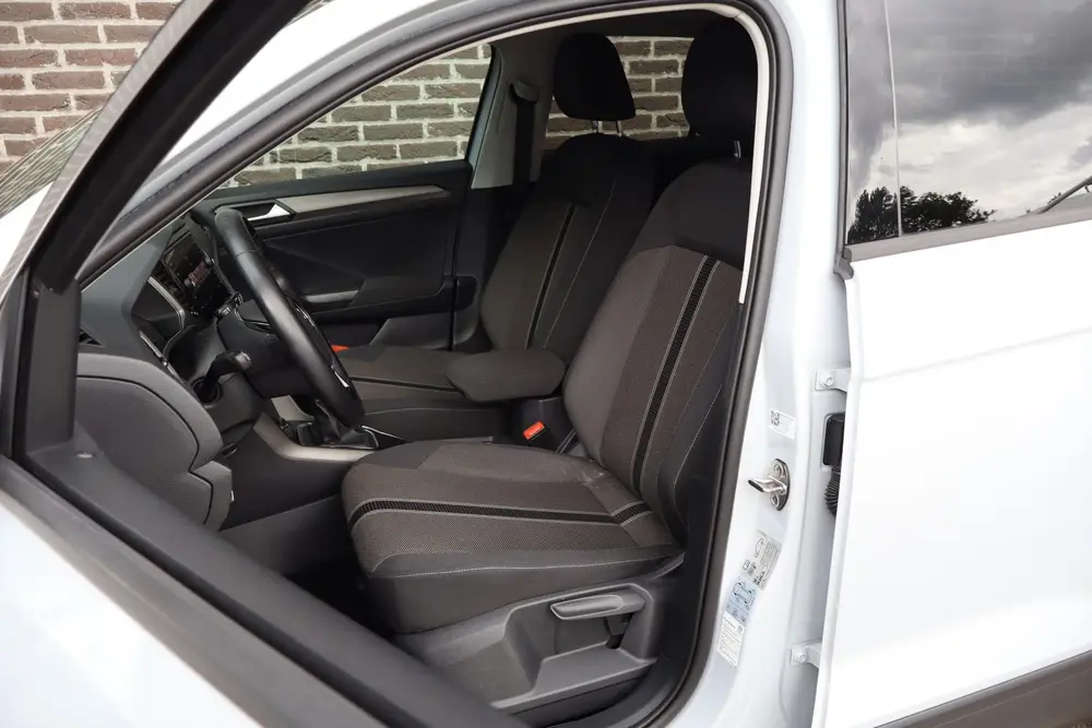 Volkswagen T-Roc 1.0 TSI 115pk Style | Navigatie | Parkeerse uit 2020, foto 4