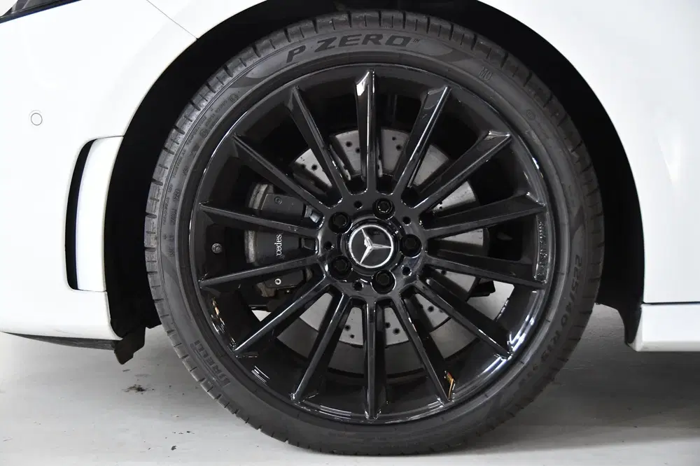 Mercedes-Benz A-Klasse 250 e AMG Limited uit 2020, foto 3