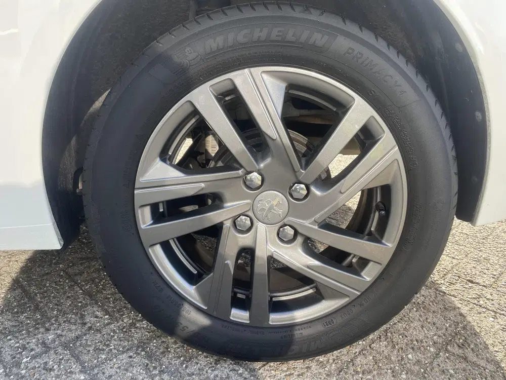 Peugeot 208 1.2 PureTech Active Pack uit 2021, foto 15