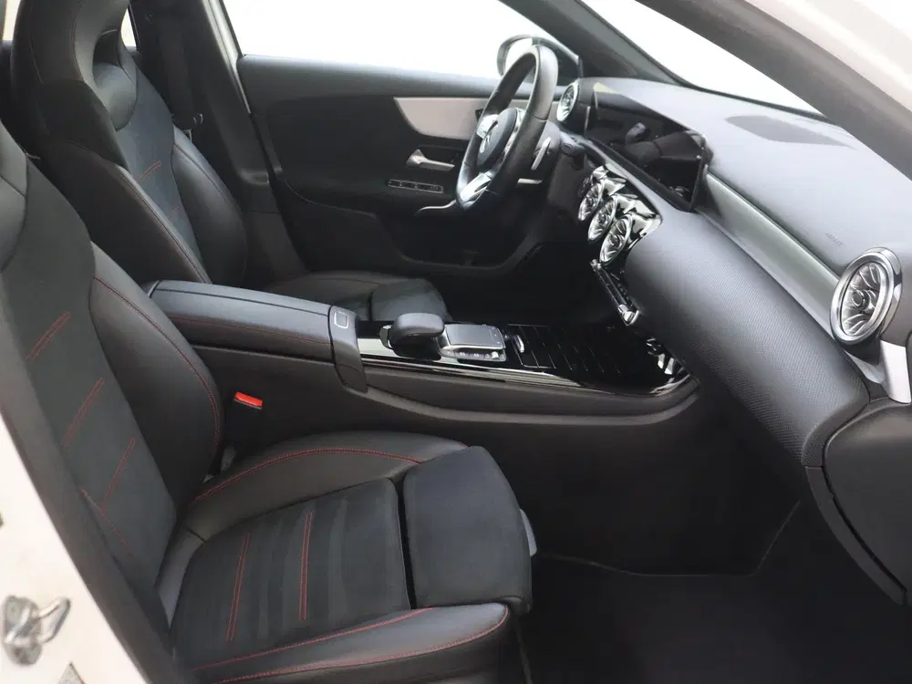 Mercedes-Benz A-Klasse 180 Business Solution AMG uit 2022, foto 5