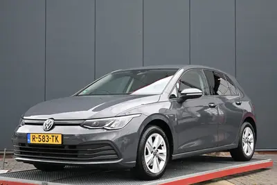 Volkswagen Golf 1.0 eTSI Life Business (bj 2022, automaat) uit 2022