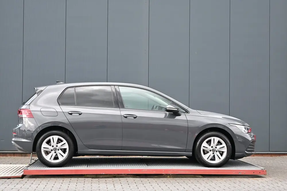 Volkswagen Golf 1.0 eTSI Life Business (bj 2022, automaat) uit 2022, foto 2