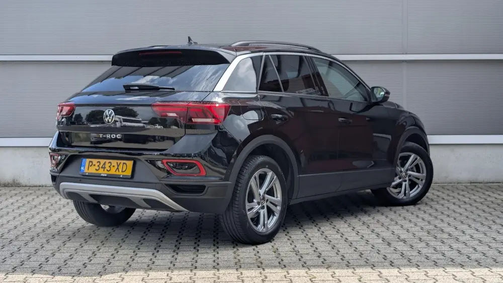 Volkswagen T-Roc 1.0 TSI 110pk Life 75 Edition | Navigatie | uit 2022, foto 2