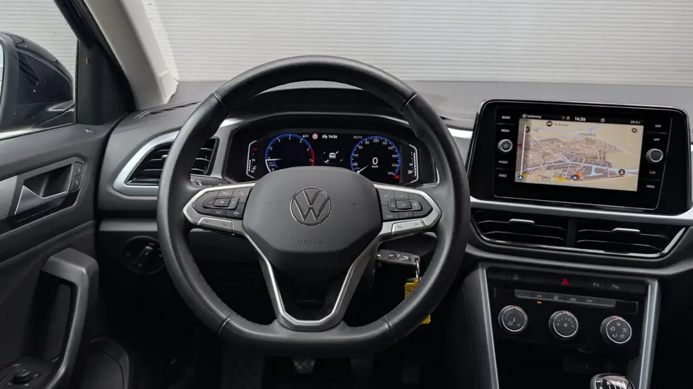 Volkswagen T-Roc 1.0 TSI 110pk Life 75 Edition | Navigatie | uit 2022, foto 20