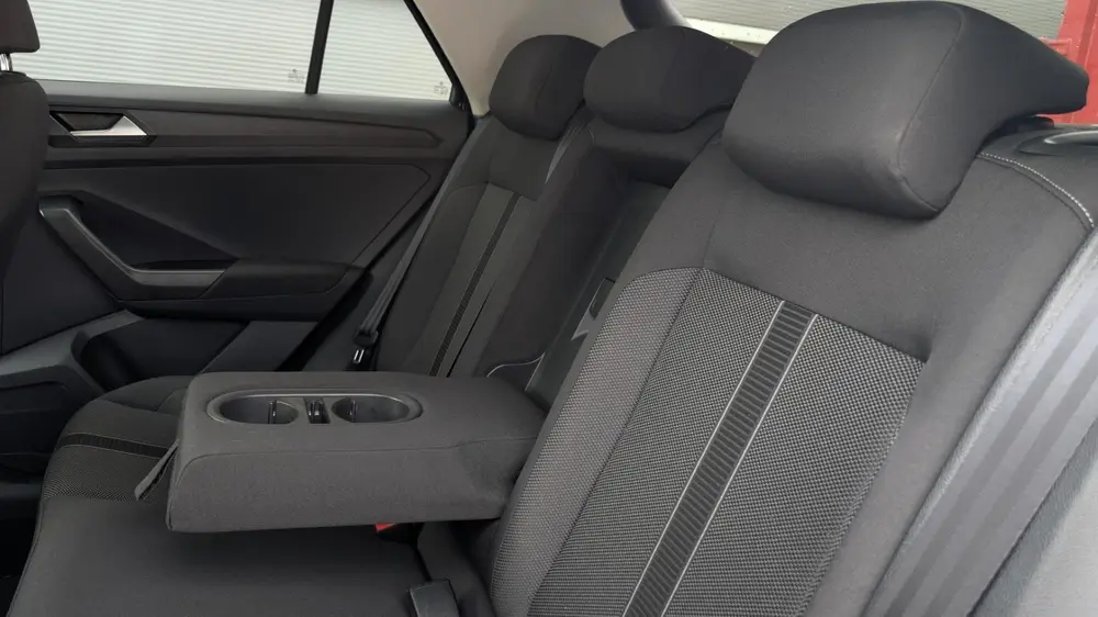 Volkswagen T-Roc 1.0 TSI 110pk Life 75 Edition | Navigatie | uit 2022, foto 6