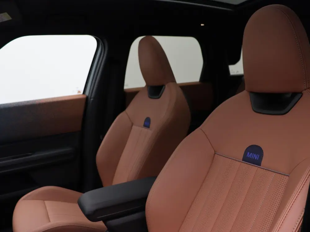 Mini Countryman C Favoured + Pakket L + Stuurwielrand verw uit 2024, foto 11
