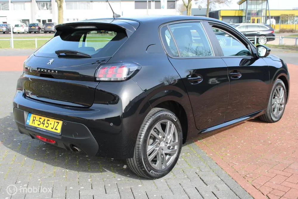 Peugeot 208 1.2 PureTech Active Pack uit 2022, foto 9