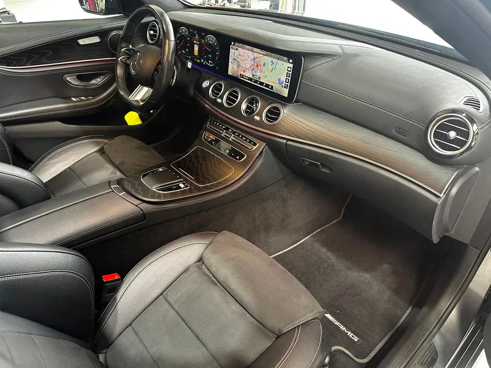 Mercedes-Benz E-Klasse 300 e 4MATIC AMG LINE PANO 360 CAMERA uit 2022, foto 17