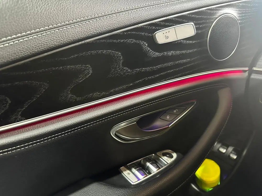 Mercedes-Benz E-Klasse 300 e 4MATIC AMG LINE PANO 360 CAMERA uit 2022, foto 18