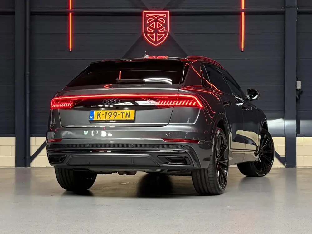 Audi Q8 55 TFSI-e Quattro Pro Line S uit 2021, foto 2