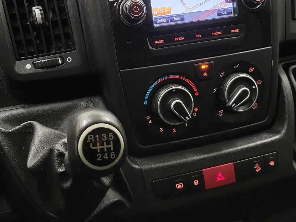 Peugeot Boxer 2.2BlueHDi 120pk L2 uit 2021, foto 15