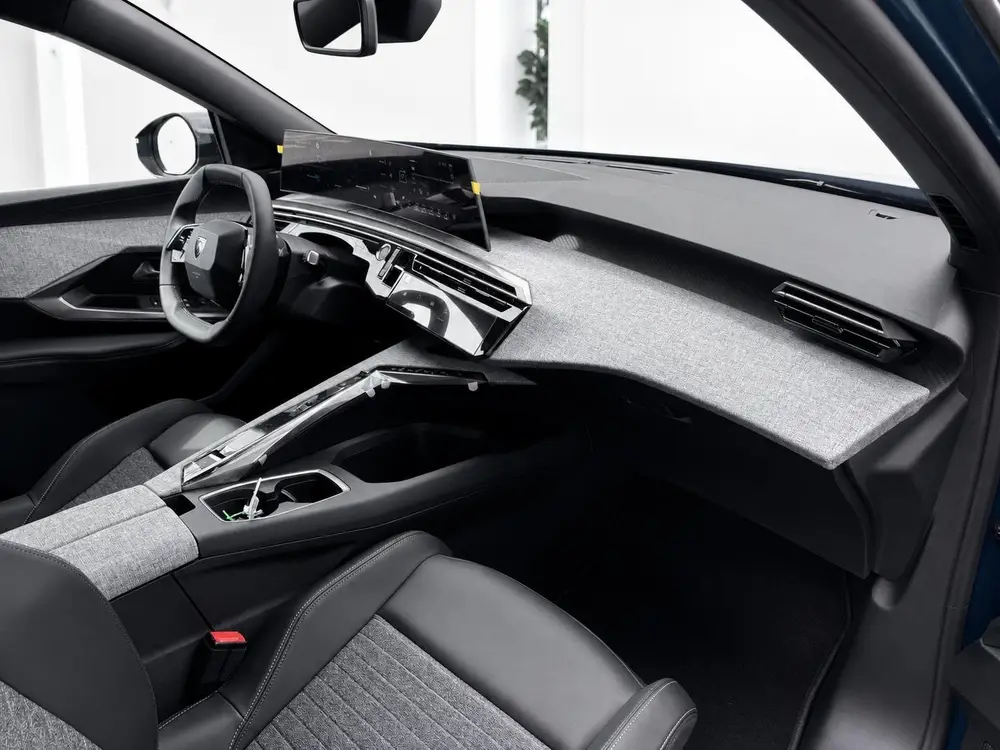 Peugeot 5008 1.6 Plug-in Hybrid 195 Allure 7p uit 2025, foto 9