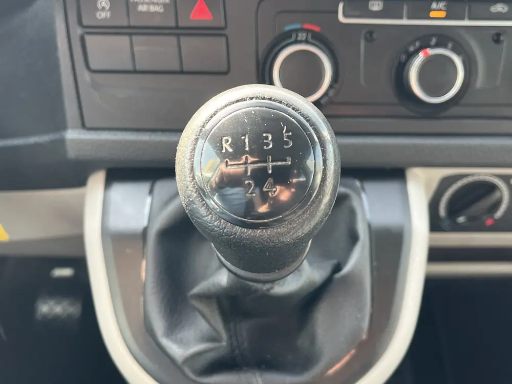 Volkswagen Transporter Kombi 2.0 TDI L1H1 Airco 9 persoons C uit 2019, foto 13