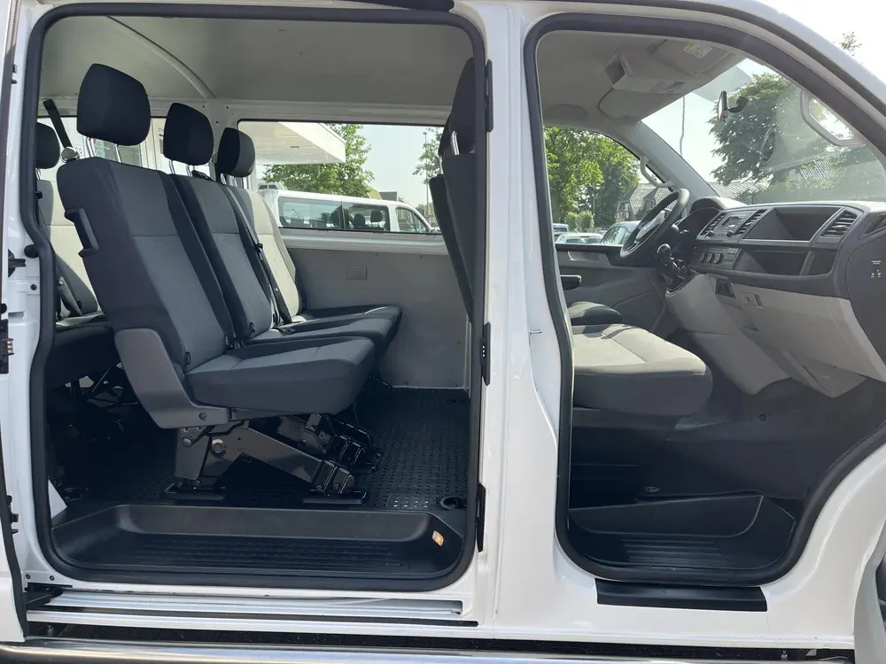 Volkswagen Transporter Kombi 2.0 TDI L1H1 Airco 9 persoons C uit 2019, foto 5