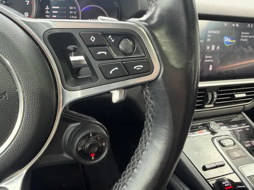 Porsche Cayenne 3.0 E-Hybrid Sport Chrono uit 2020, foto 17