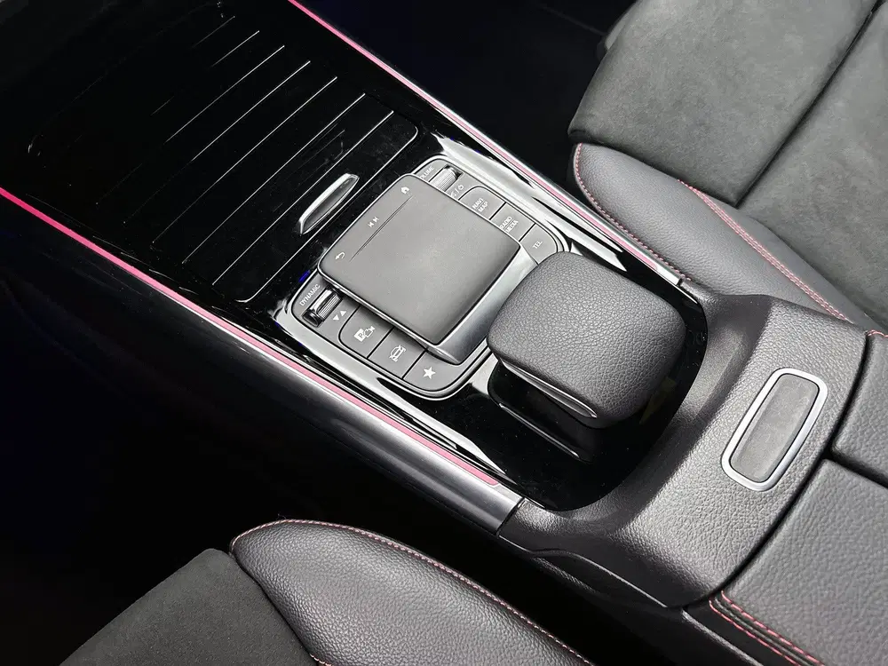 Mercedes-Benz GLA 200 Business Solution AMG uit 2021, foto 10