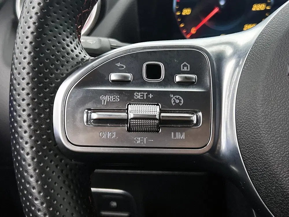 Mercedes-Benz GLA 200 Business Solution AMG uit 2021, foto 14
