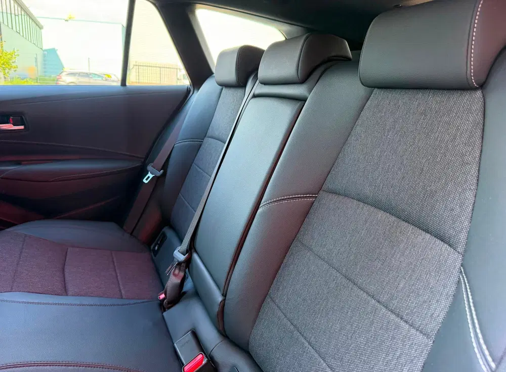 Toyota Corolla 1.8 Hybrid Dynamic uit 2022, foto 12