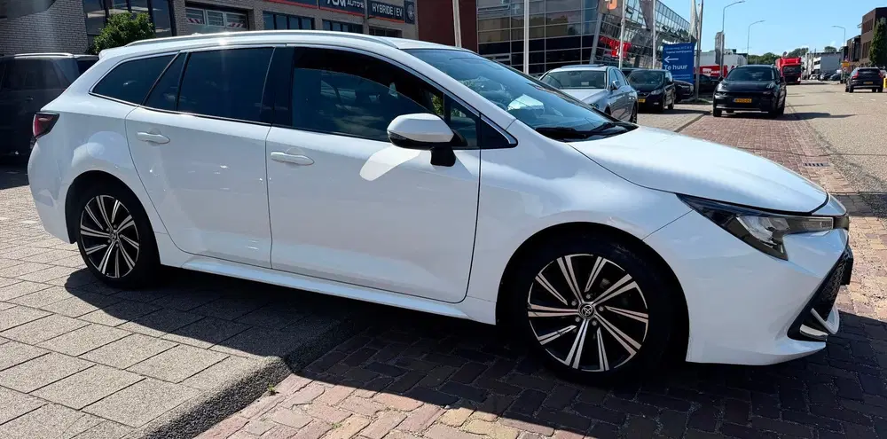 Toyota Corolla 1.8 Hybrid Dynamic uit 2022, foto 3