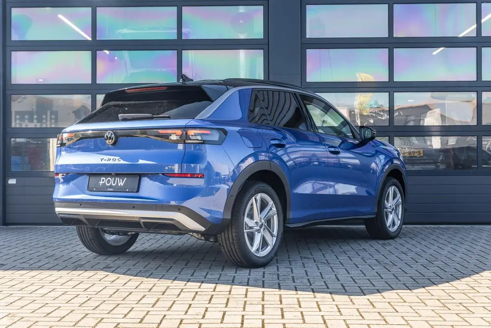 Volkswagen T-Roc 1.5 eTsi 115pk Life First Edition | 18" Vel uit 2026, foto 2