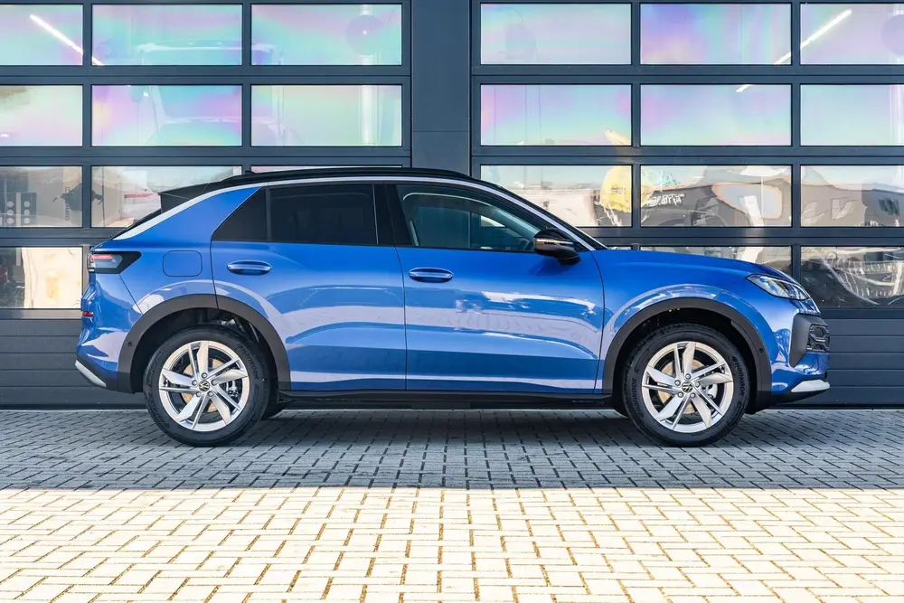 Volkswagen T-Roc 1.5 eTsi 115pk Life First Edition | 18" Vel uit 2026, foto 3
