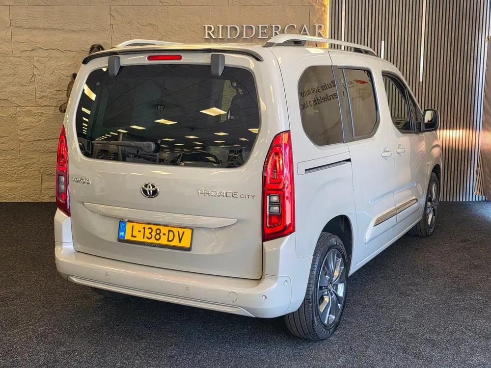 Toyota Proace City 1.2 Turbo Dynamic uit 2021, foto 2